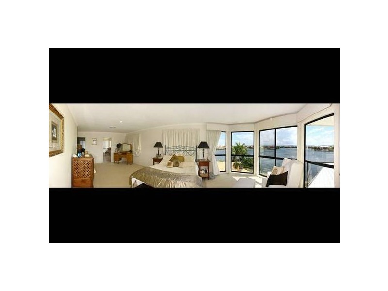 Clear Island Waters QLD 4226