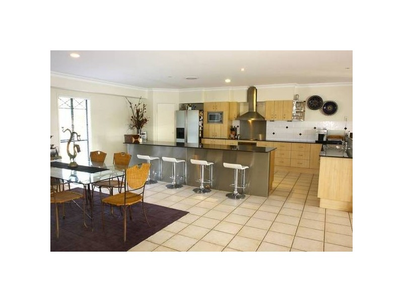 Clear Island Waters QLD 4226