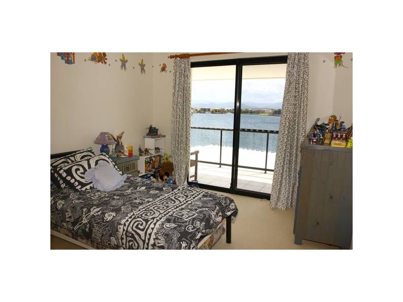 Clear Island Waters QLD 4226