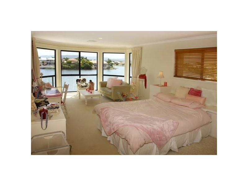 Clear Island Waters QLD 4226