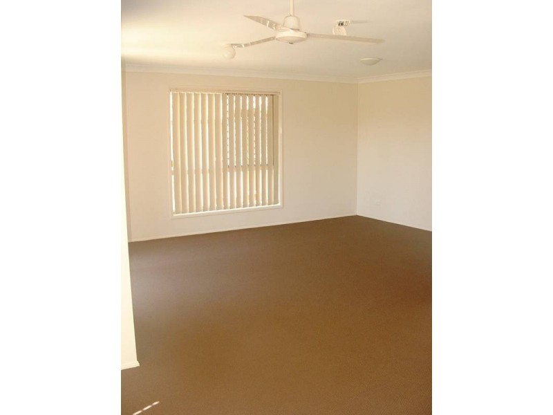 4 REGENSBERG CLOSE, Varsity Lakes QLD 4227