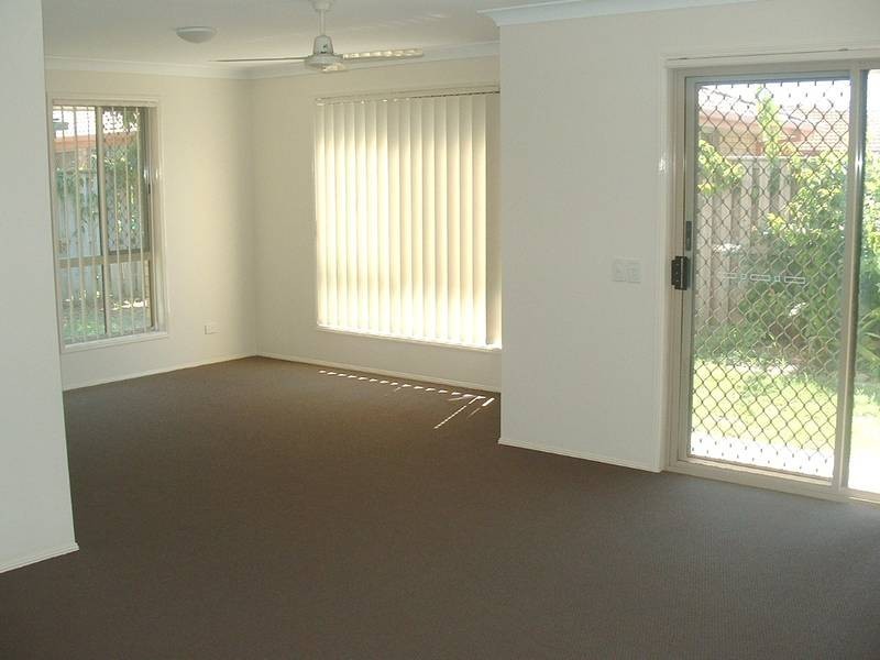 4 REGENSBERG CLOSE, Varsity Lakes QLD 4227