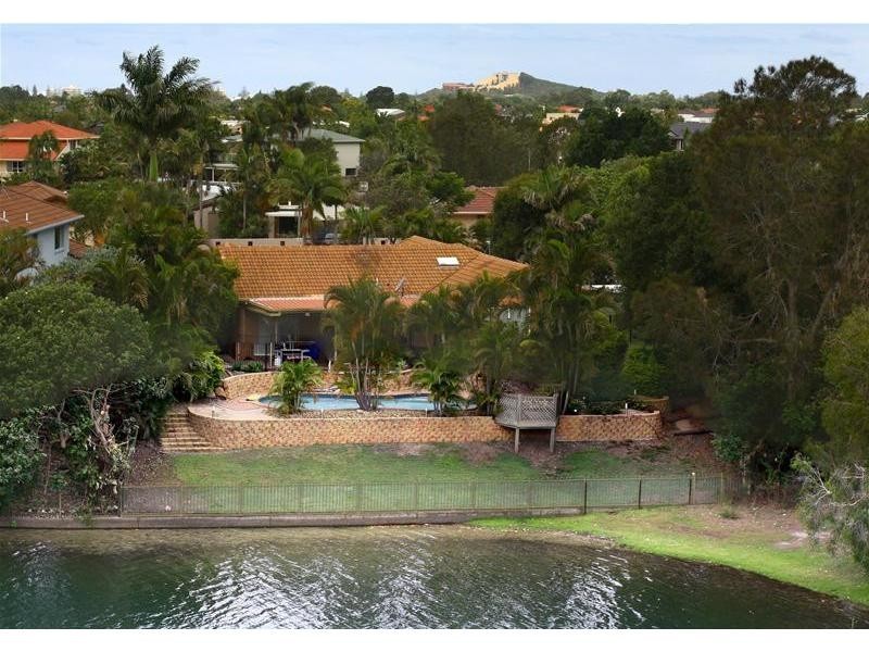 27 PENINSULA COURT, Mermaid Waters QLD 4218
