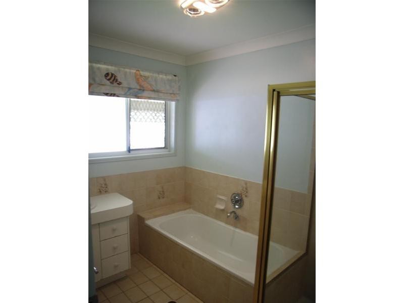 27 PENINSULA COURT, Mermaid Waters QLD 4218