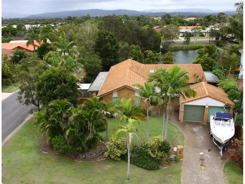 27 PENINSULA COURT, Mermaid Waters QLD 4218