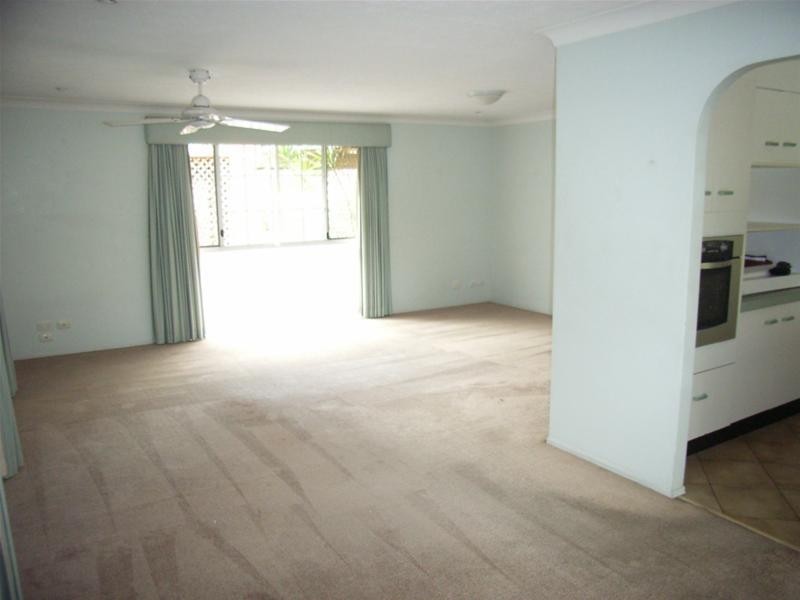 27 PENINSULA COURT, Mermaid Waters QLD 4218