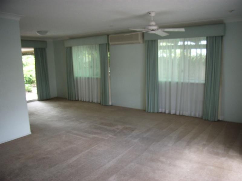 27 PENINSULA COURT, Mermaid Waters QLD 4218