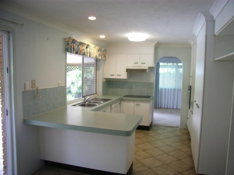 27 PENINSULA COURT, Mermaid Waters QLD 4218