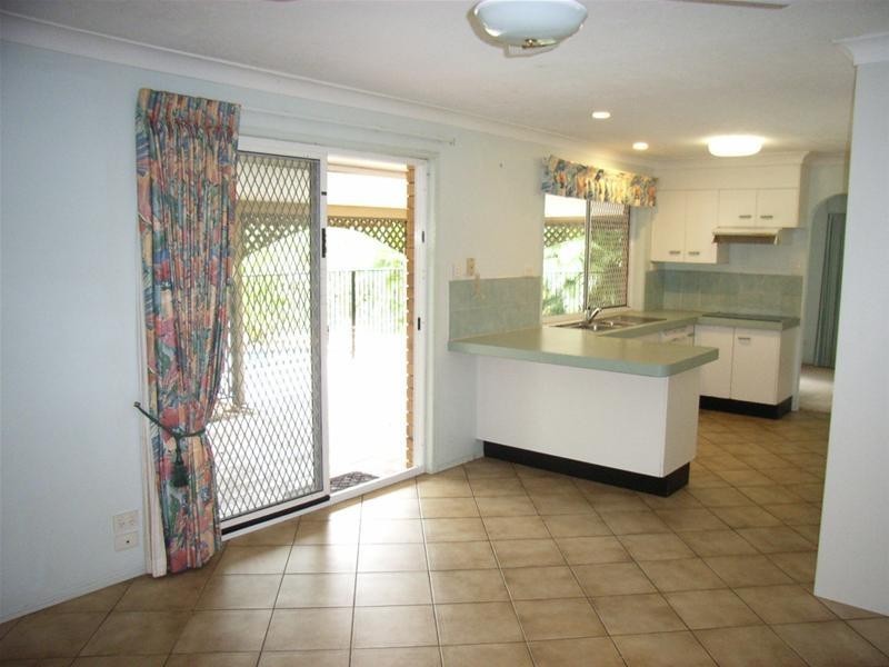 27 PENINSULA COURT, Mermaid Waters QLD 4218