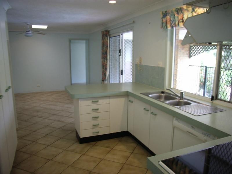 27 PENINSULA COURT, Mermaid Waters QLD 4218