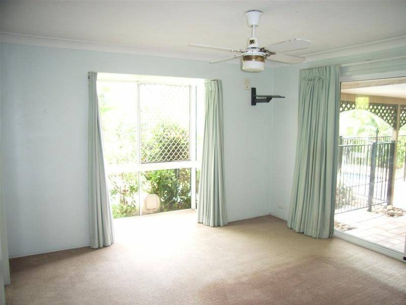 27 PENINSULA COURT, Mermaid Waters QLD 4218