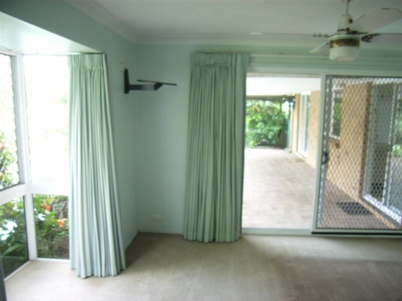 27 PENINSULA COURT, Mermaid Waters QLD 4218