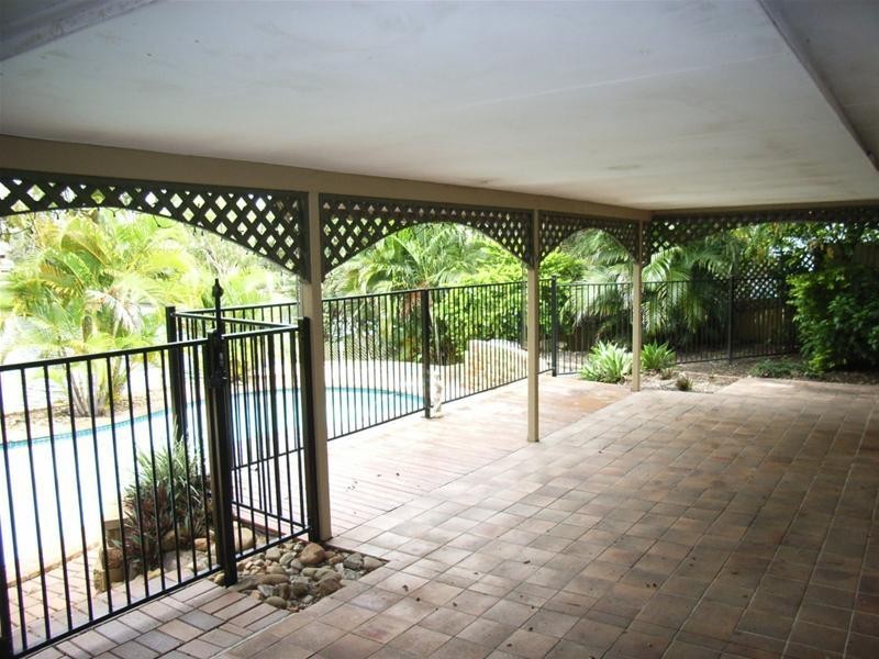 27 PENINSULA COURT, Mermaid Waters QLD 4218