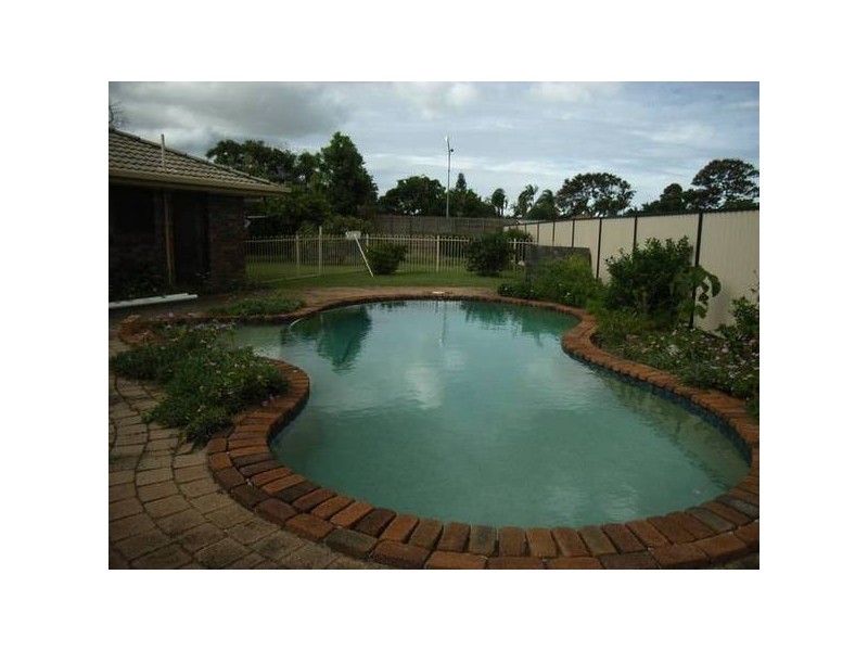 Clear Island Waters QLD 4226
