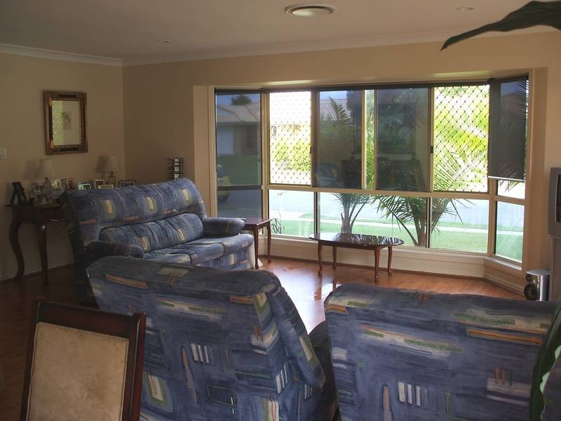 33 WARBLER PARADE, Varsity Lakes QLD 4227