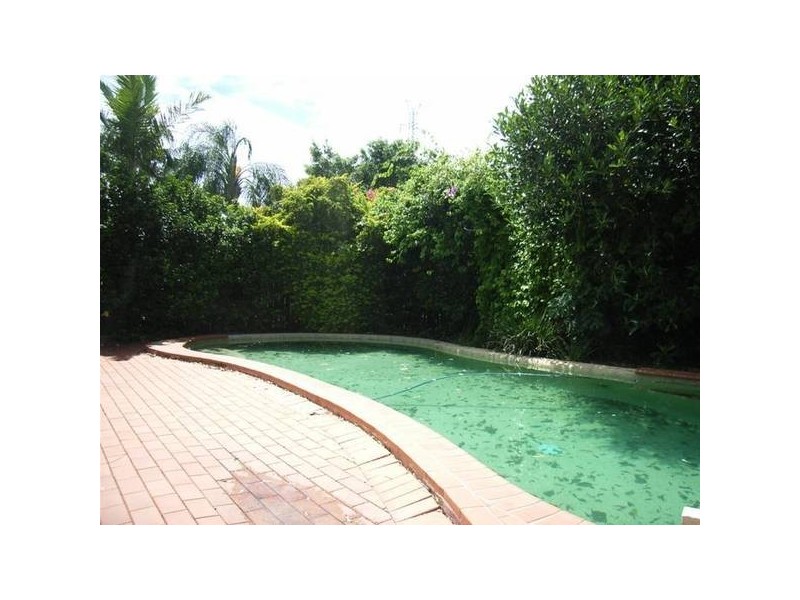 Clear Island Waters QLD 4226