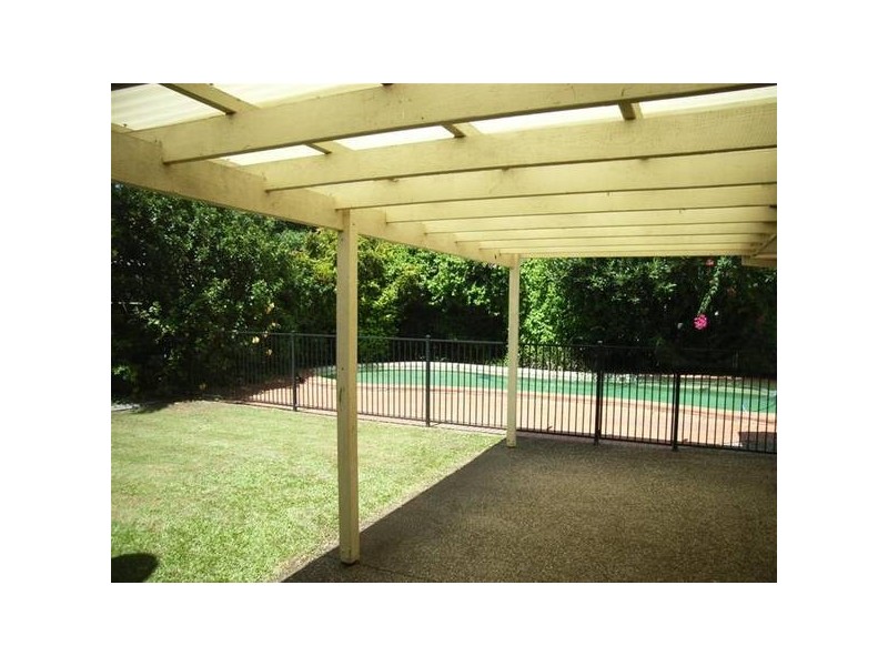 Clear Island Waters QLD 4226