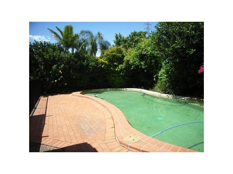 Clear Island Waters QLD 4226