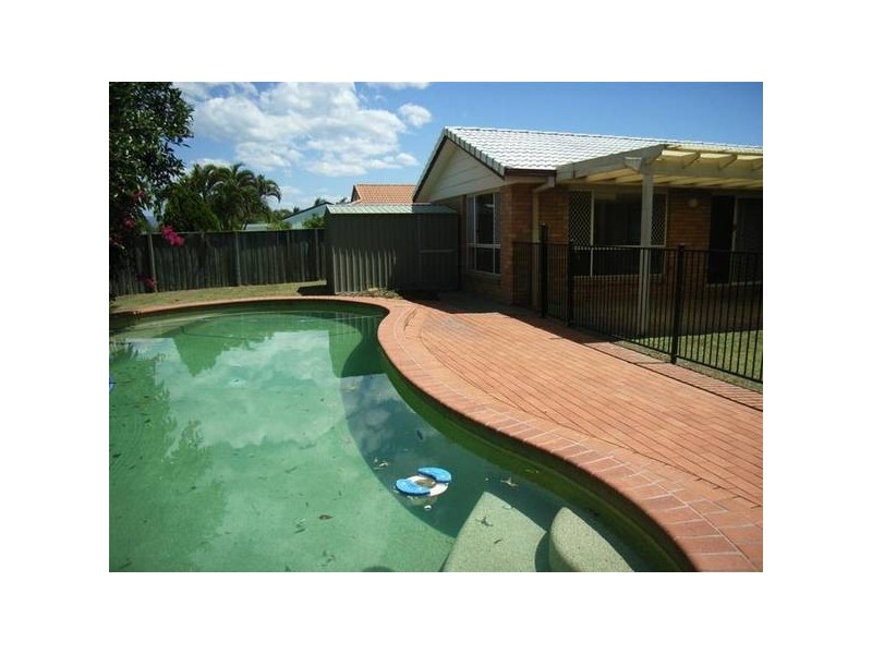 Clear Island Waters QLD 4226