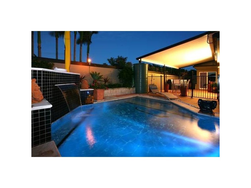 Clear Island Waters QLD 4226