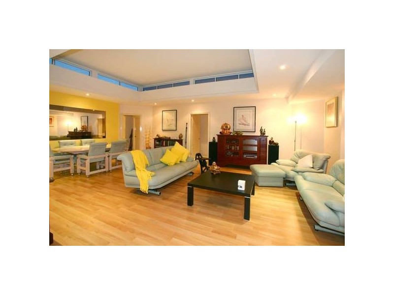 Clear Island Waters QLD 4226