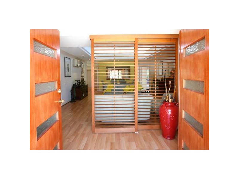 Clear Island Waters QLD 4226