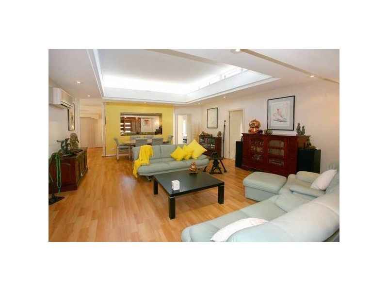 Clear Island Waters QLD 4226