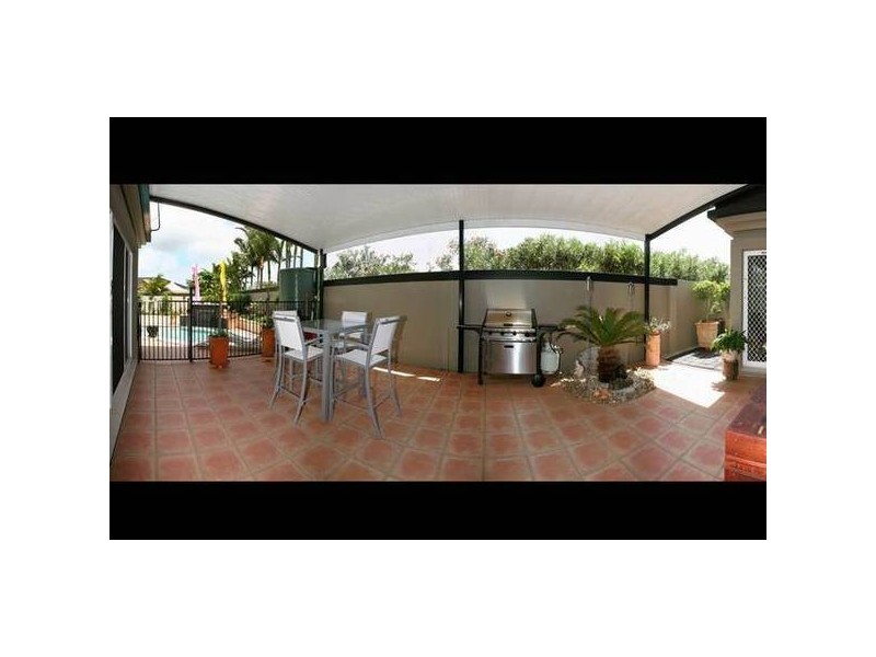 Clear Island Waters QLD 4226