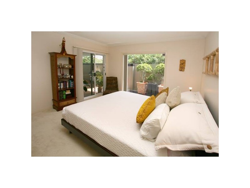 Clear Island Waters QLD 4226