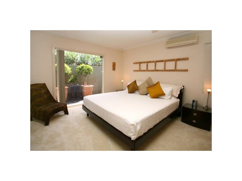 Clear Island Waters QLD 4226