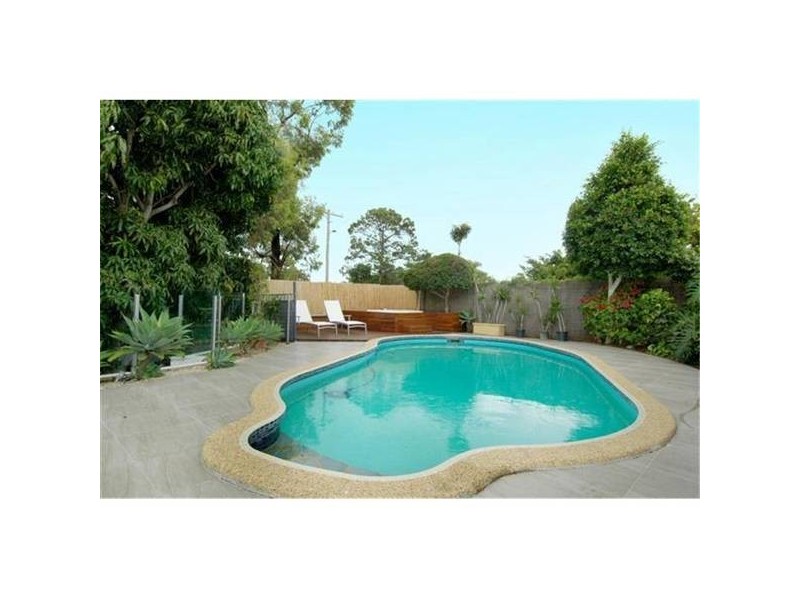 Broadbeach Waters QLD 4218