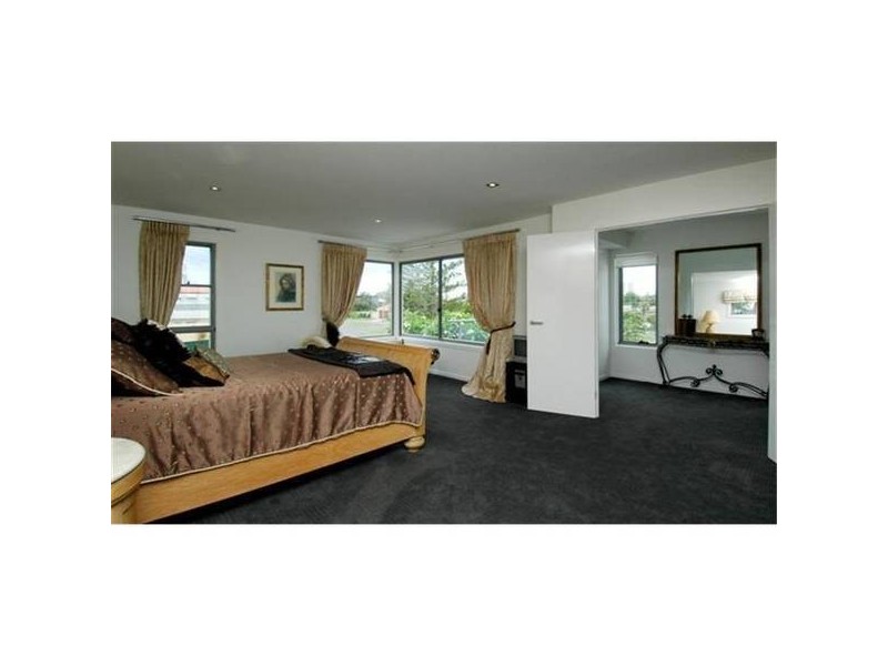 Broadbeach Waters QLD 4218