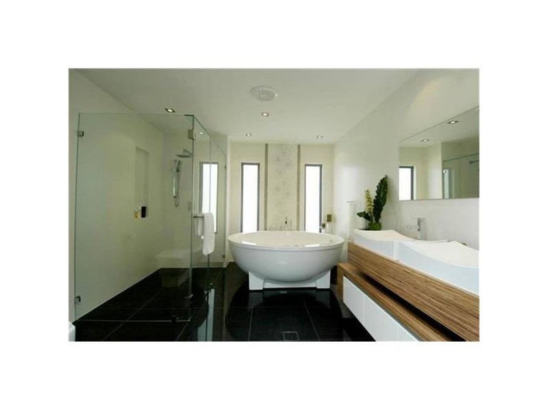 Broadbeach Waters QLD 4218