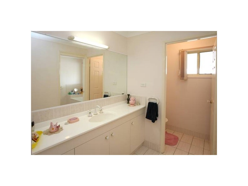 Clear Island Waters QLD 4226