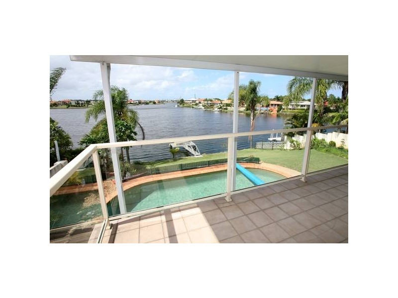 Clear Island Waters QLD 4226