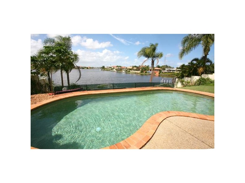 Clear Island Waters QLD 4226