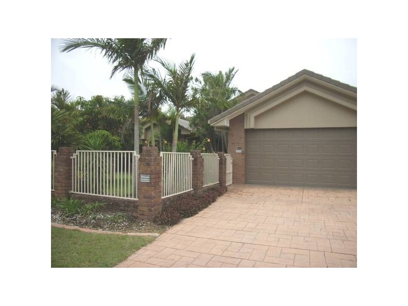 Clear Island Waters QLD 4226