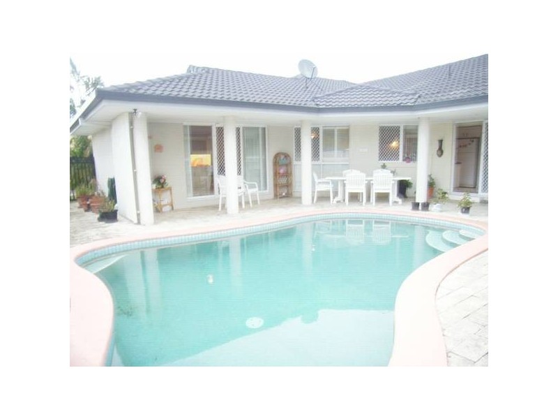 Clear Island Waters QLD 4226