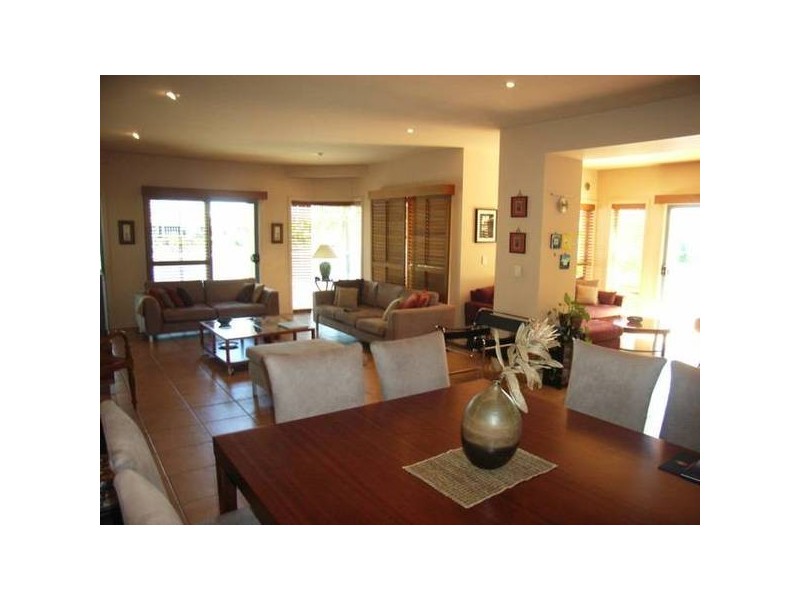 Clear Island Waters QLD 4226