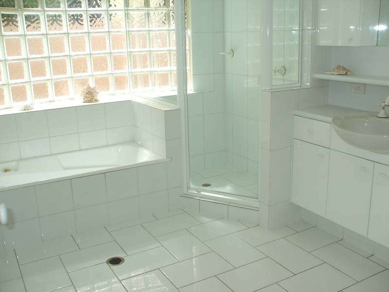 43 Martinque Way, Clear Island Waters QLD 4226