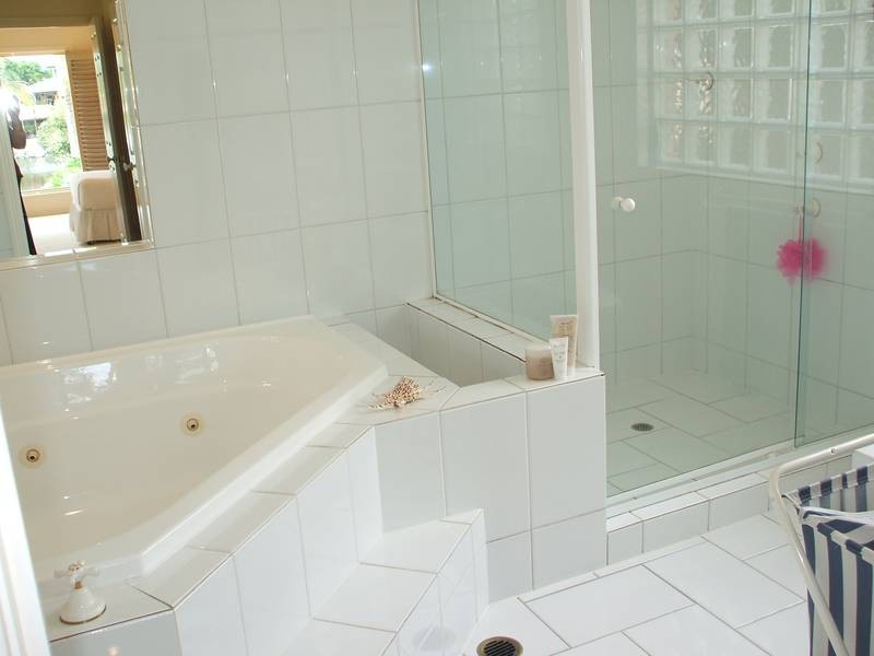 43 Martinque Way, Clear Island Waters QLD 4226
