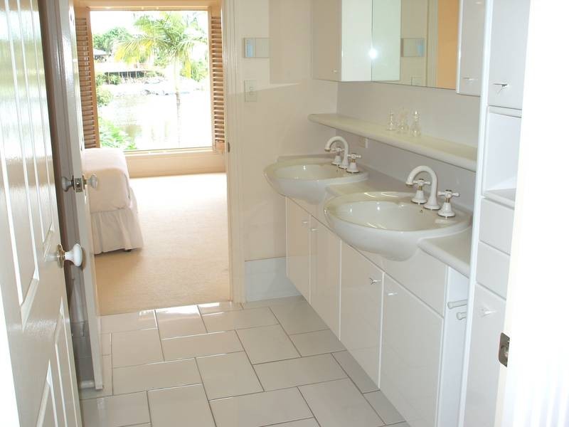 43 Martinque Way, Clear Island Waters QLD 4226