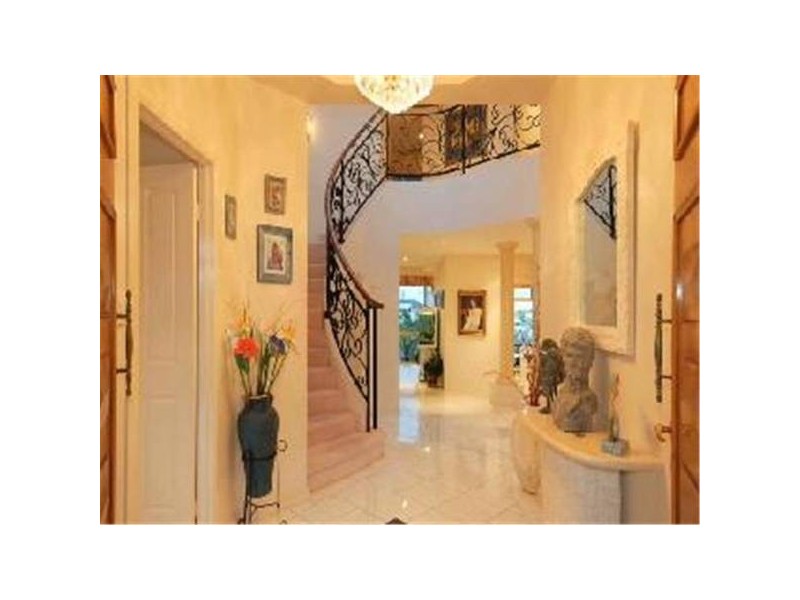 Clear Island Waters QLD 4226