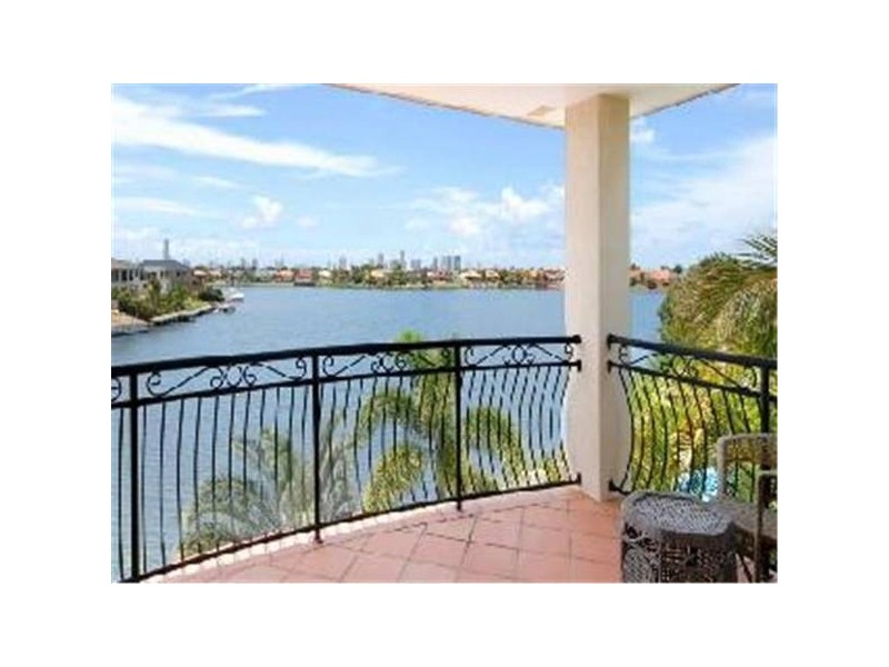 Clear Island Waters QLD 4226