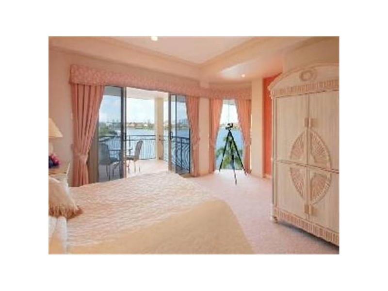 Clear Island Waters QLD 4226