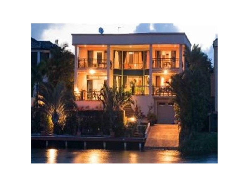 Clear Island Waters QLD 4226