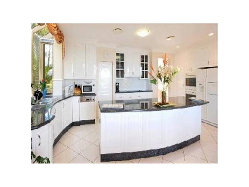 Clear Island Waters QLD 4226