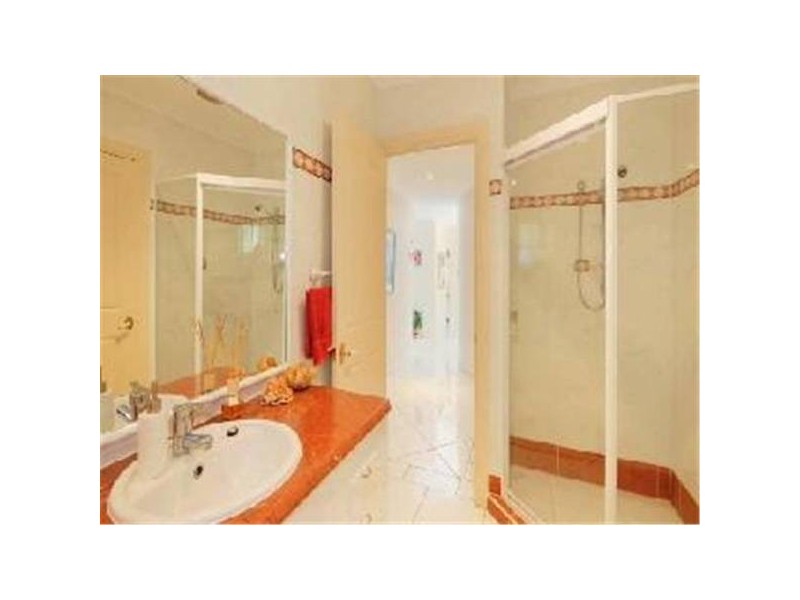 Clear Island Waters QLD 4226