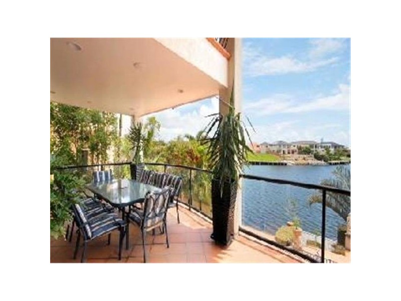 Clear Island Waters QLD 4226