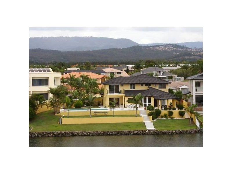 Clear Island Waters QLD 4226